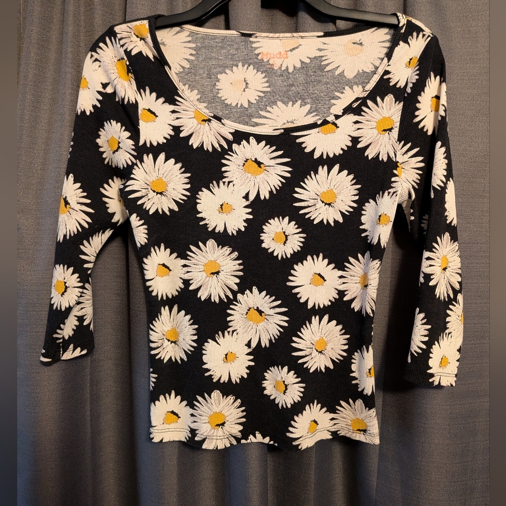 Mudd Black and White Daisy Long Sleeve Crop Shirt Sz L